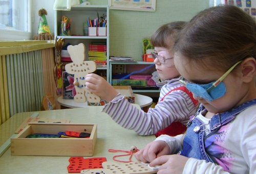 كوكشەتاۋدا كورۋ قابىلەتى تومەن بالا كوپ