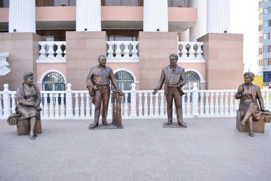 تەاتر الدىنداعى تارلاندار