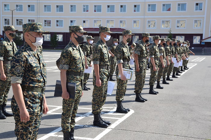 تۇڭعىش رەت ۇلتتىق ۇلان ساربازدارى ۇيلەرىنە ۇشاقپەن قايتتى