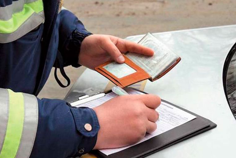 اتىراۋلىق پوليتسەيلەر ءۇش كۇندە 1,2 ملن تەڭگە ايىپپۇل ءوندىردى