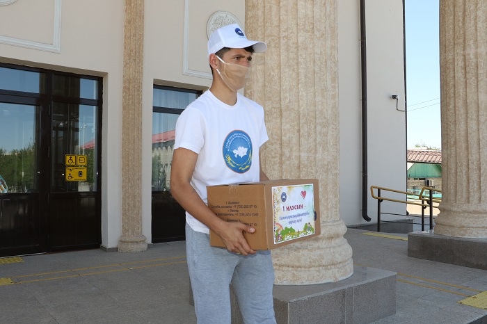 ەرىكتىلەر بالالاردى قۇتتىقتادى