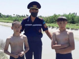 تۇركىستان: ازاماتتىق قورعاۋ كاپيتانى ەكى بالانى اجالدان امان الىپ قالدى