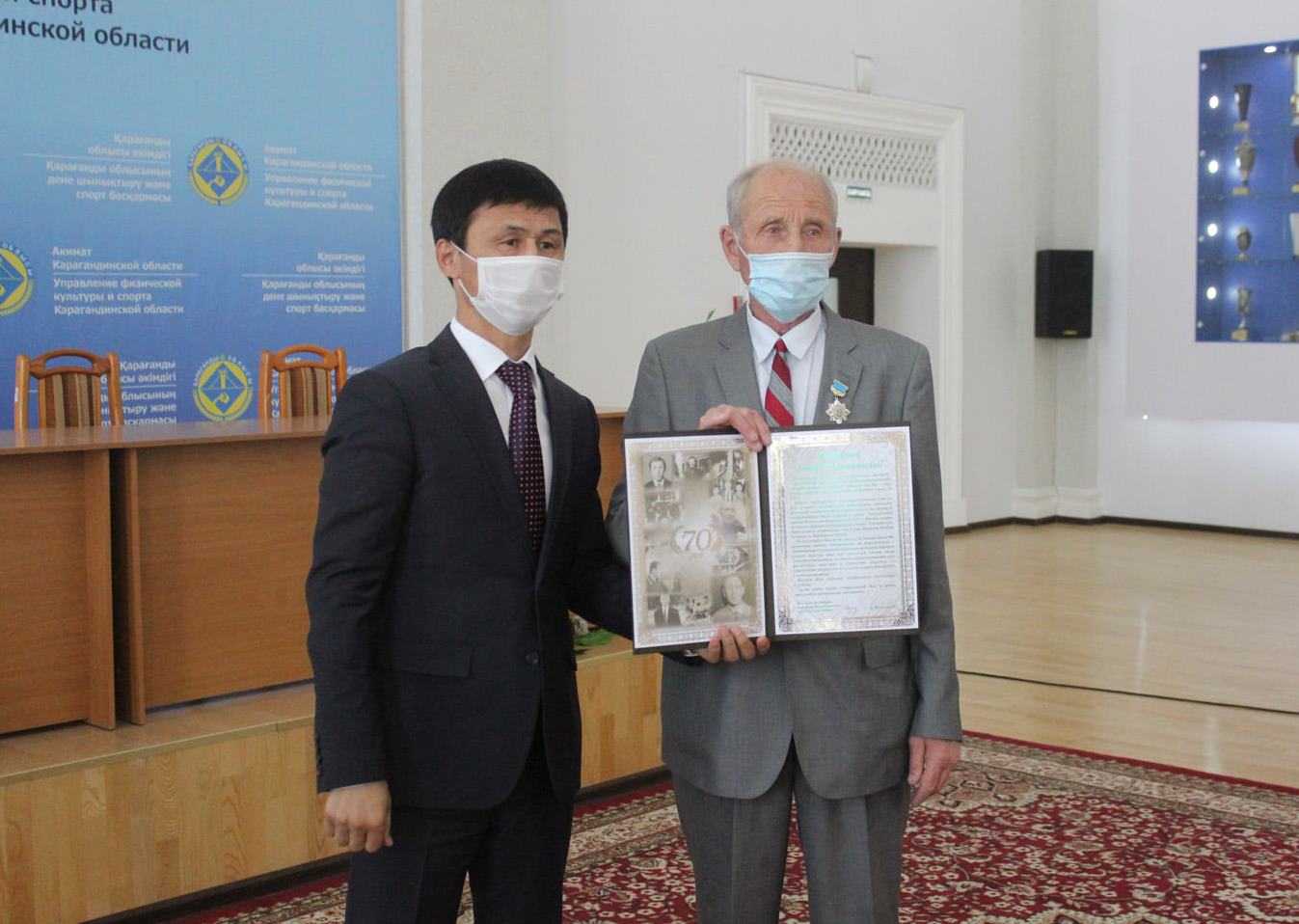 قاراعاندىدا ايگىلى باپكەرگە قۇرمەت كورسەتىلدى