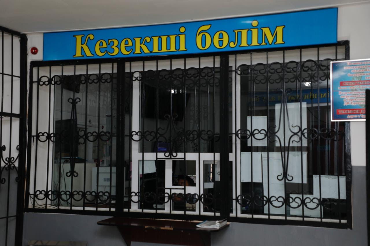 سەنىمحاتتى راسىمدەۋگە كومەكتەسكەن ەر ادام جەسىردى الداپ كەتتى