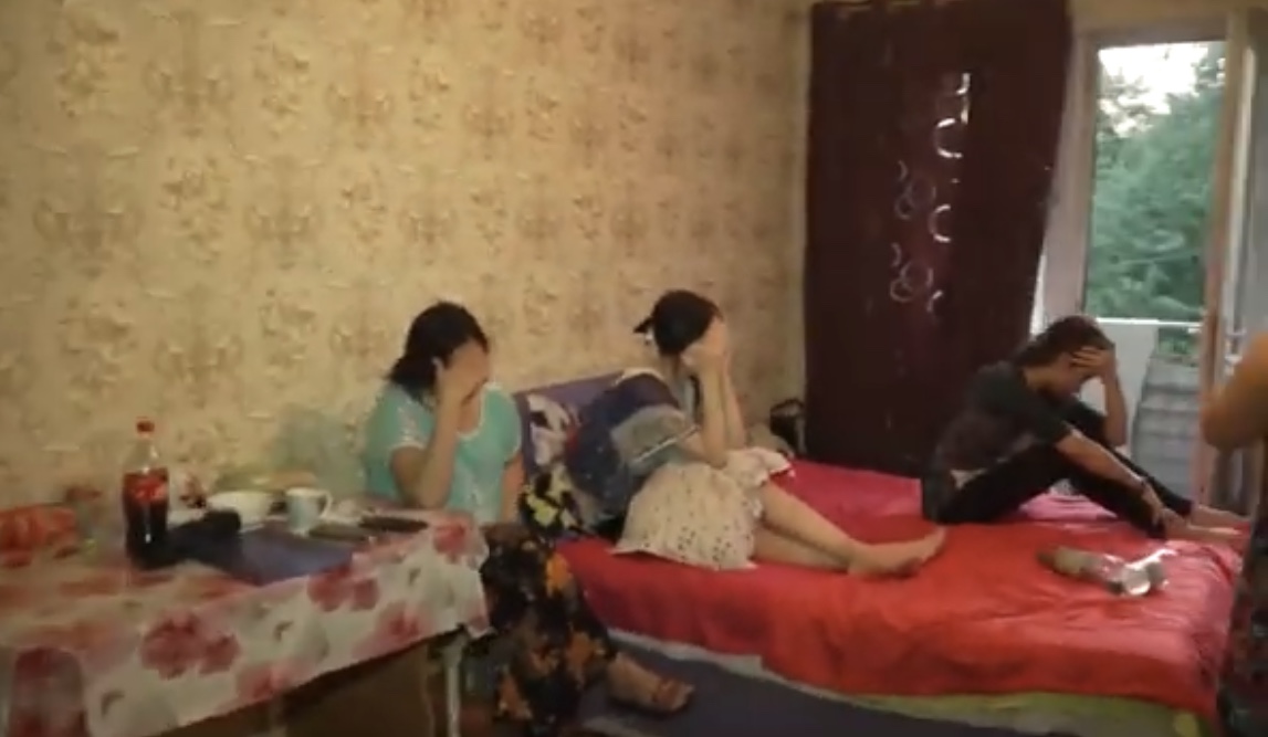 شىمكەنتتە جەڭگەتاي مەن جەڭىل ءجۇرىستى قىزدار ۇستالدى