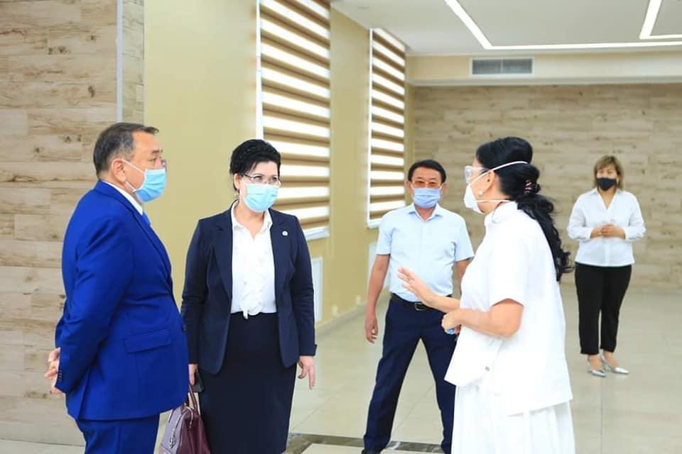 شىمكەنتتە ۇبت وتەتىن جوعارى وقۋ ورىندارىنىڭ دايىندىعى تەكسەرىلدى