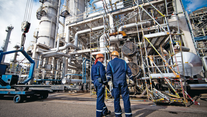 تەڭىز كەنىشىندە جۇمىسشىلار اۋىسىپ جاتىر