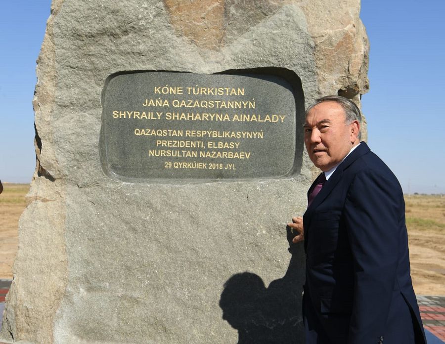 ەلباسى جانە تۇركىلەر ءتورى تۇركىستان