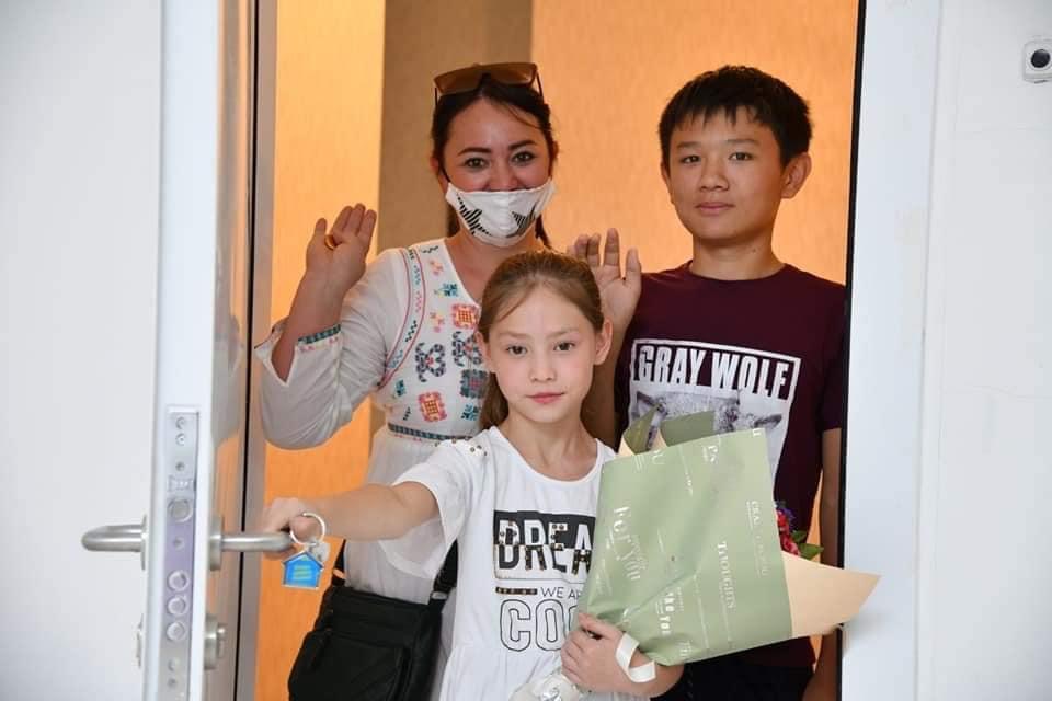 شىمكەنتتە قالا كۇنىنە وراي 90 وتباسى باسپانالى بولدى