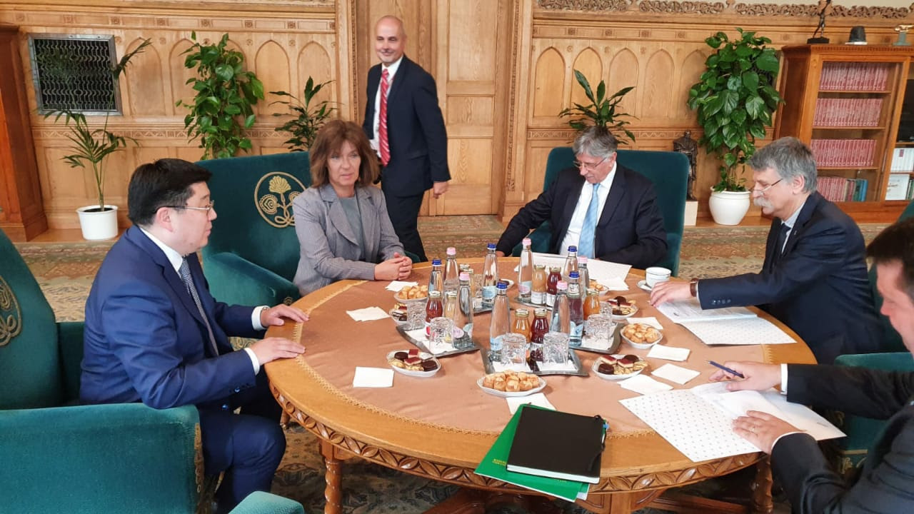 قازاقستان مەن ماجارستان اراسىنداعى پارلامەنتارالىق ىنتىماقتاستىق ماسەلەلەرى تالقىلاندى