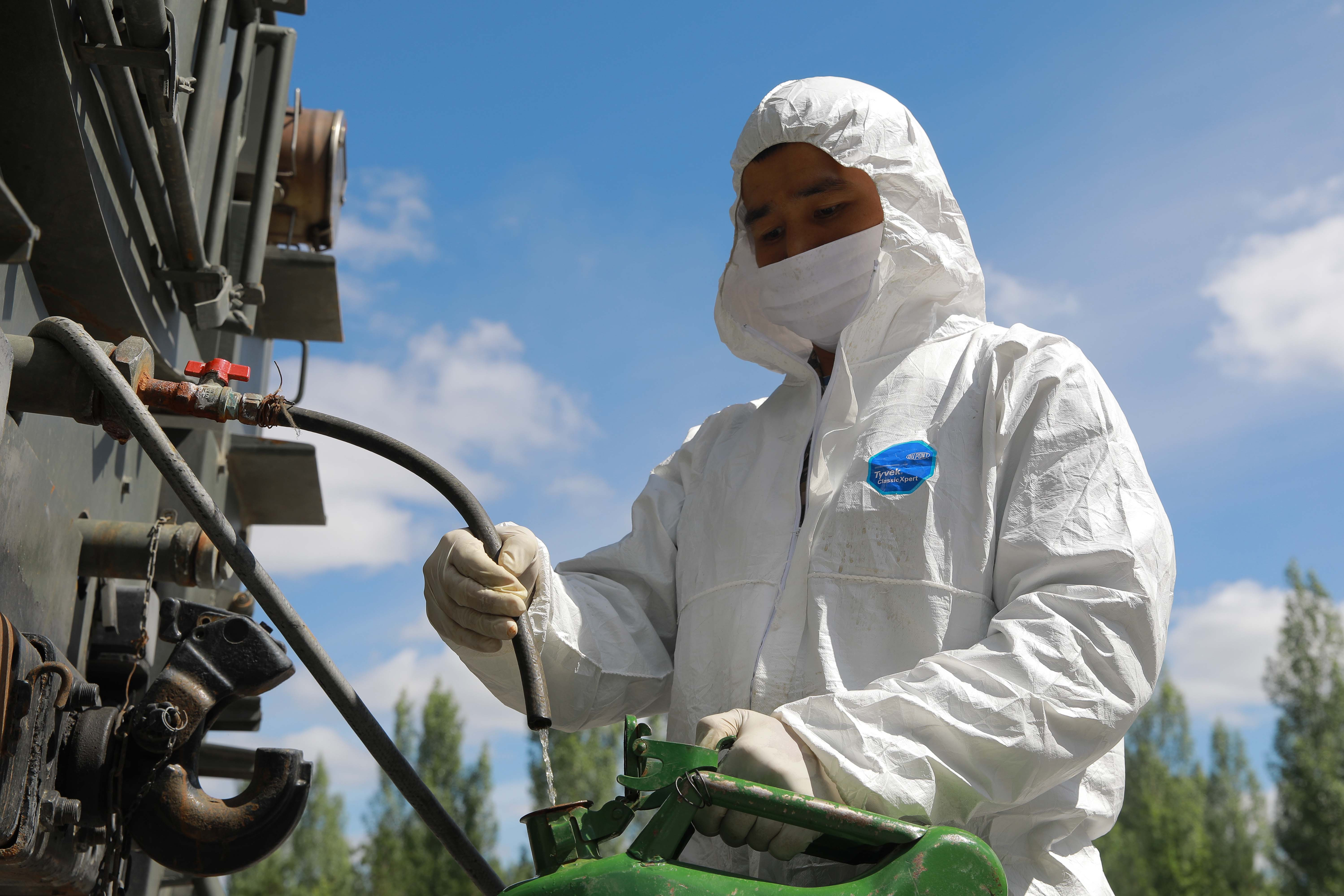 اسكەريلەر ەلوردانىڭ ادامدار جينالاتىن جەرلەرىنە وڭدەۋ جۇمىستارىن جۇرگىزۋدە