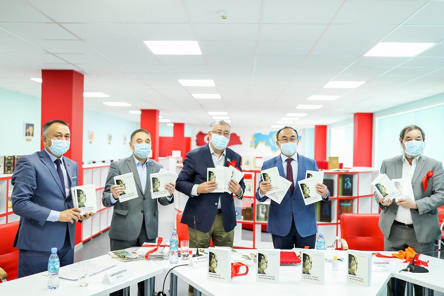 «اباي اكادەمياسىنىڭ» العاشقى كىتاپتارى