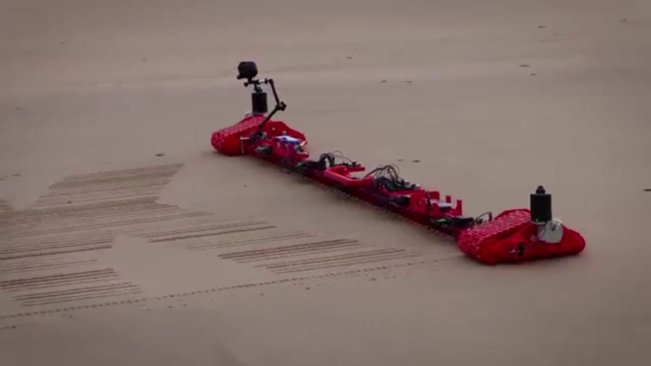 قۇمدا سۋرەت سالاتىن روبوت