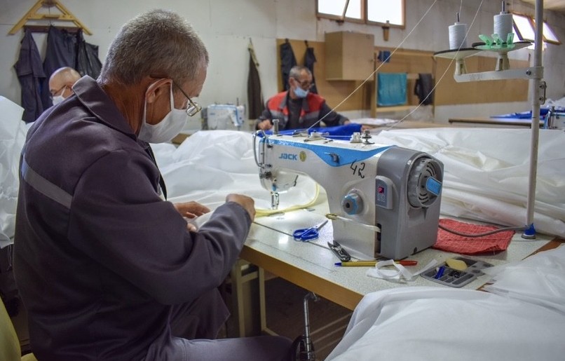 جازاسىن وتەۋشىلەر 40 مىڭ ارنايى قورعانىش كيىمىن تىكتى