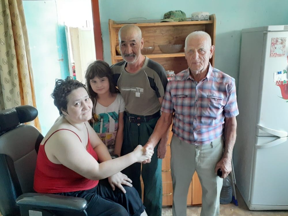 پوليتسيا مۇمكىندىگى شەكتەۋلى قىزعا اربا تارتۋ ەتتى