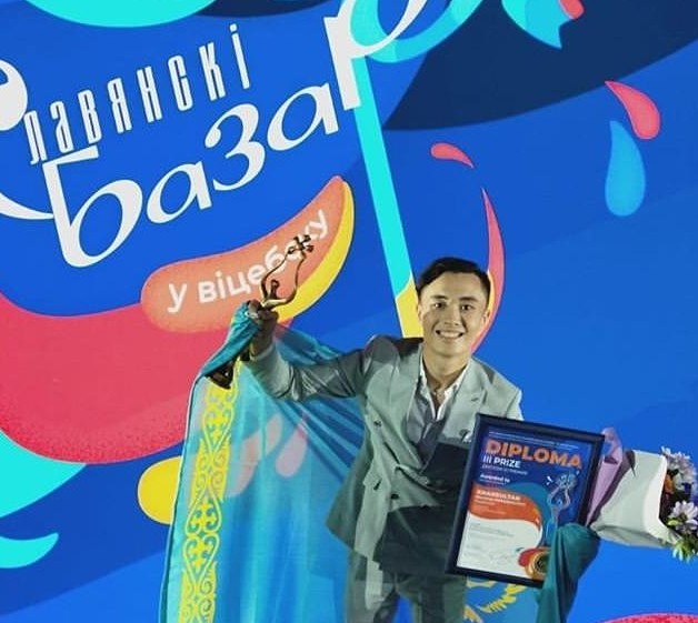 قازاقستاندىق ستۋدەنت "سلاۆيان بازارىندا" جۇلدەگەر اتاندى