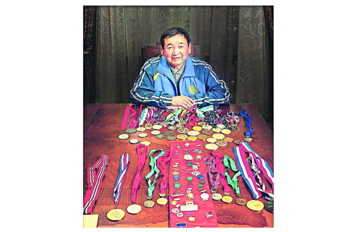 الاشتىڭ «ءبىر جاپىراق» بالاسى (جاقسىلىق ۇشكەمپىروۆتىڭ وليمپيادا چەمپيونى اتانعانىنا – 40 جىل)