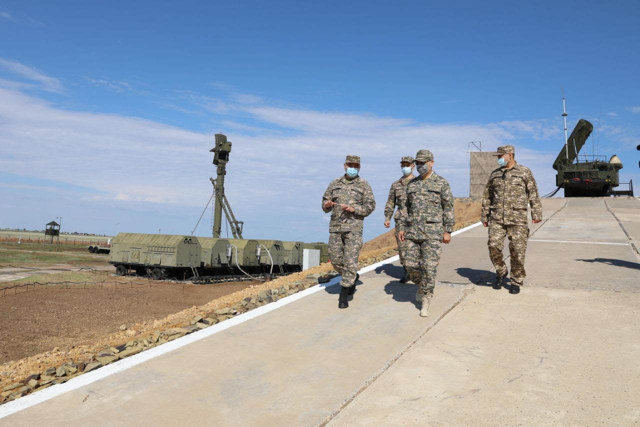 اقمولا وڭىرلىك گارنيزونىنىڭ جاۋىنگەرلىك دايىندىعى تەكسەرىلدى