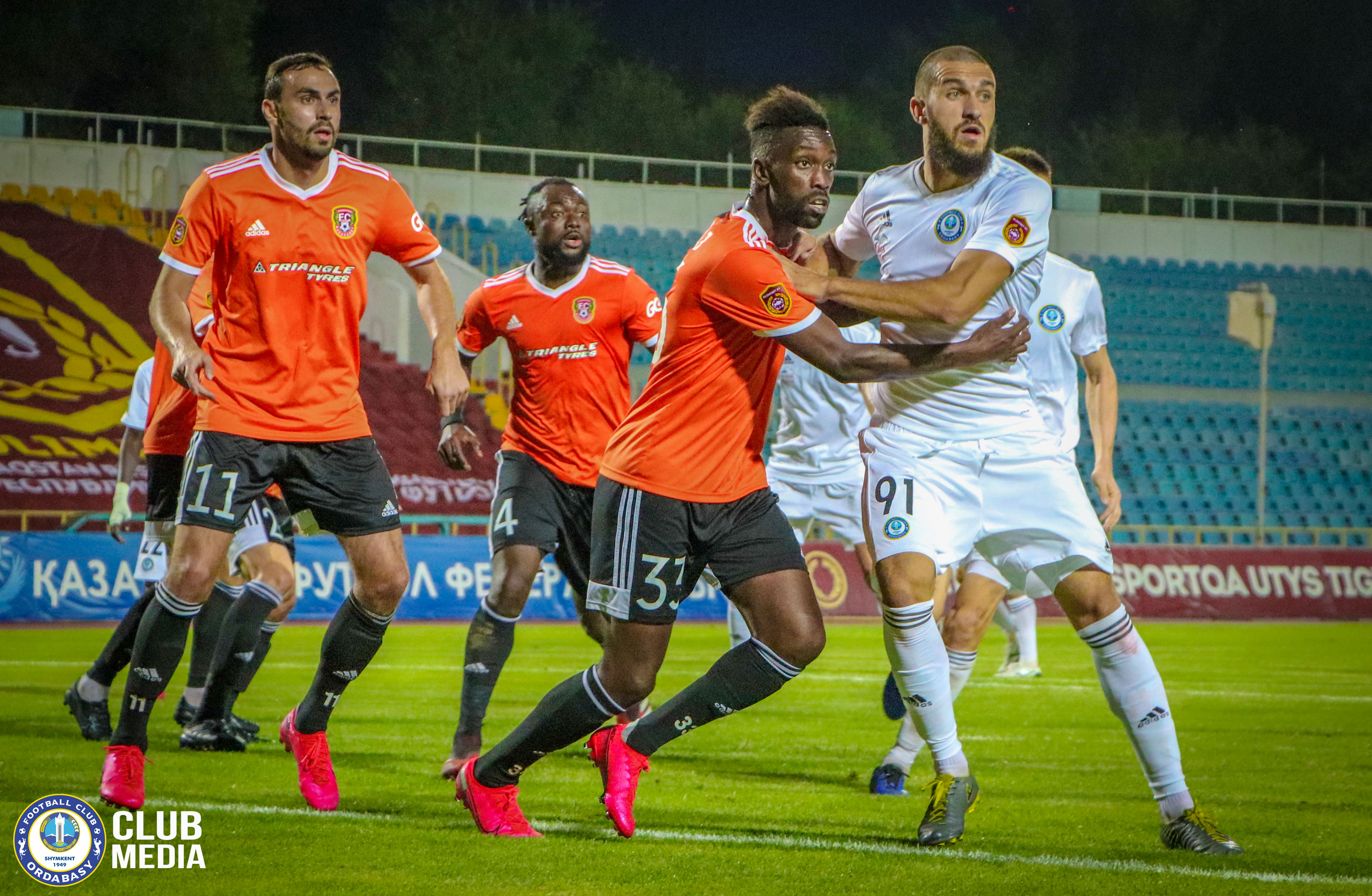 لەگيونەرلەر ويقاستاعان چەمپيونات نەمەسە جەرگىلىكتى فۋتبولشىلار نەگە «زاپاستا» وتىر؟