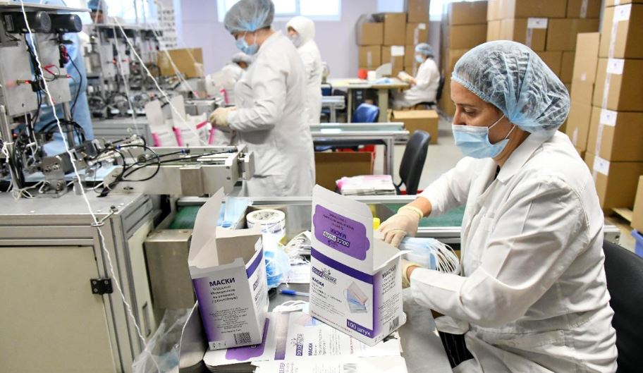 الماتىلىق فارمكومپانيا مەديتسينالىق مەكەمەلەرگە كومىر ءفيلترلى 100 مىڭ ماسكا سىيلادى