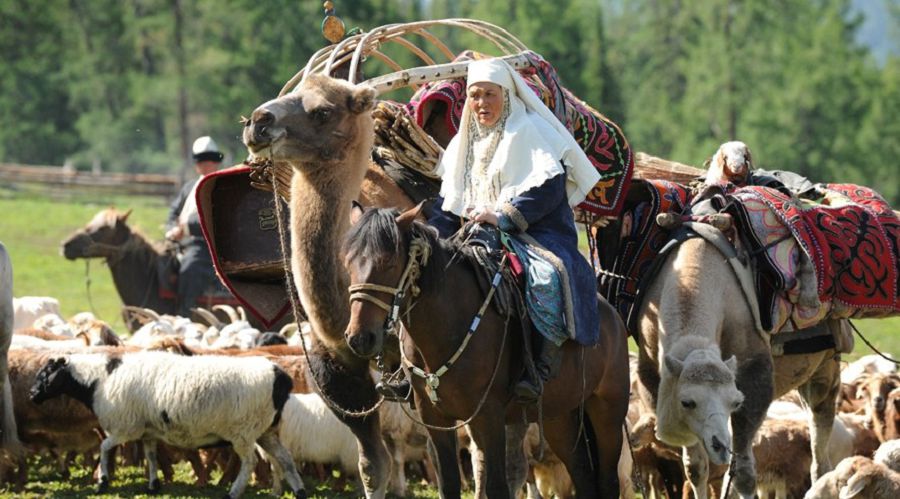 اتاجۇرتقا ورالعان قانداستار