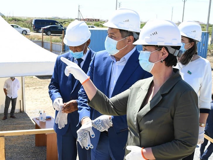 "بايتەرەكتىڭ" بالالارى جاڭا مەكتەپتە وقيدى