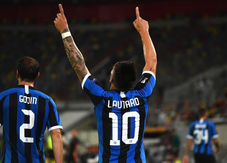 «ينتەر» – «شاحتەر» 5:0! ميلاندىق كوماندا «كەنشىلەردى» ويسىراتا جەڭدى