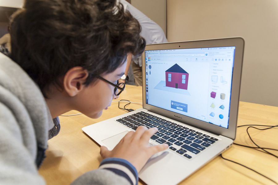 قاشىقتان وقىتۋ: ەرەكشەلىكتەر مەن قيىندىقتار