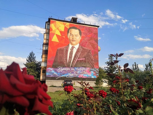 بەيسەن قۇرانبەك بەينەسى مۋرال بولىپ "مەن مۇندالايدى"