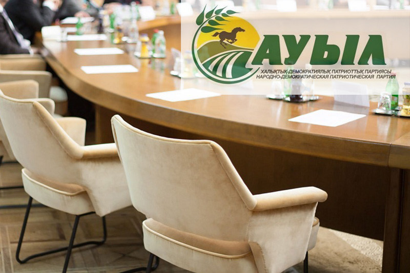 «اۋىل» پارتياسى بولاشاق كاسىپكەرلەرگە سەمينار وتكىزدى