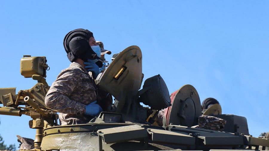 قازاقستاندىق تانكىشىلەر جارىسقا دايىن