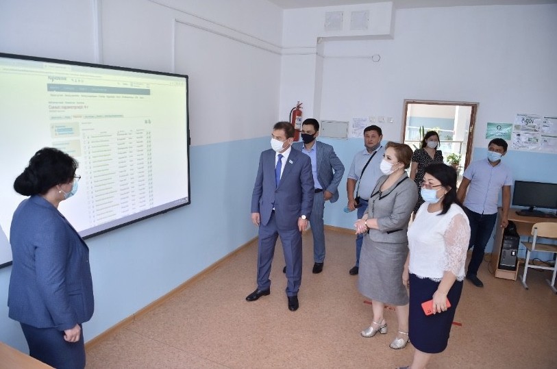 شىمكەنتتە جاڭا وقۋ جىلىندا مىڭعا جۋىق كەزەكشى مەكتەپ سىنىپتارى اشىلادى