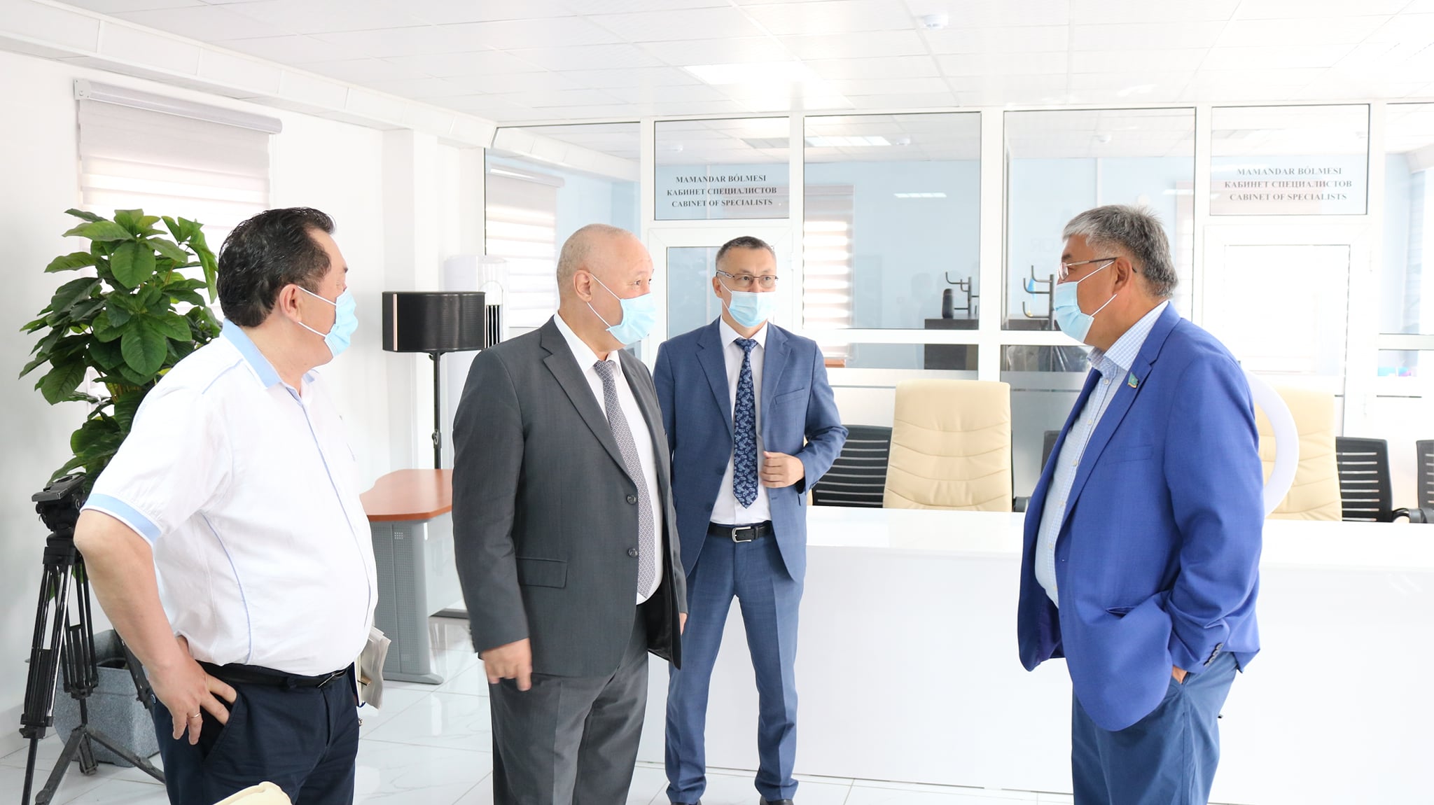 سەناتور ورتالىق جۇمىسىمەن تانىستى