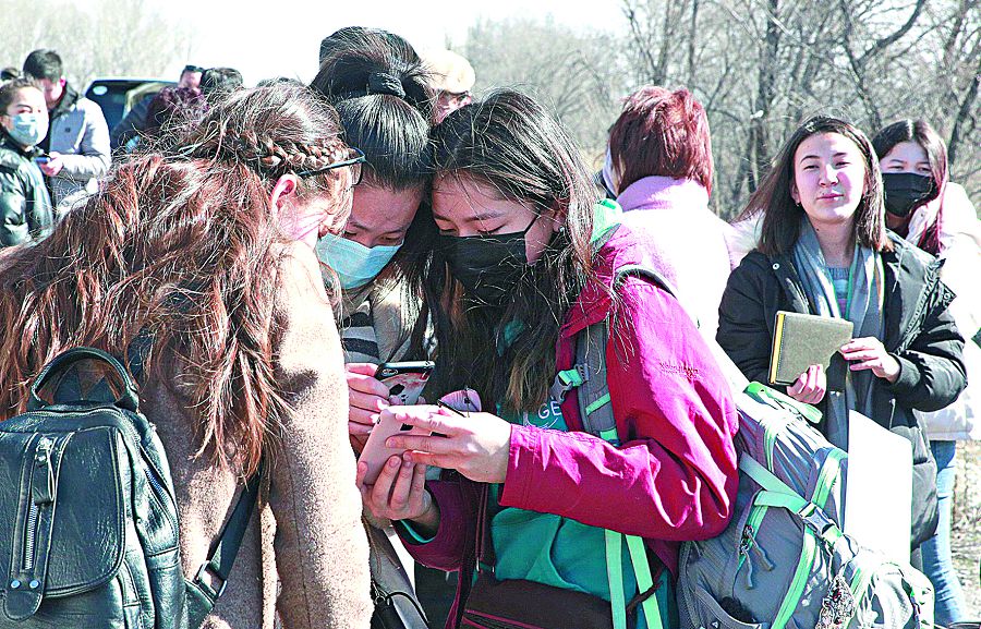 شەتەلدەگى ستۋدەنتتەر ەلگە قايتا ما؟