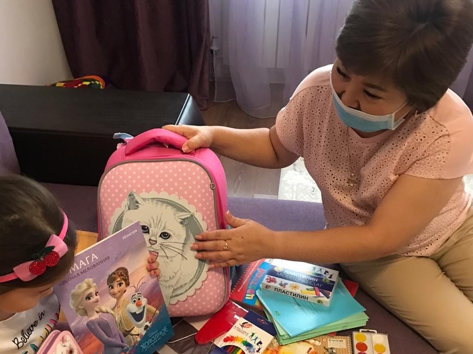 الماتىلىق اسكەري قىزمەتشىلەر قايىرىمدىلىق كومەك كورسەتتى