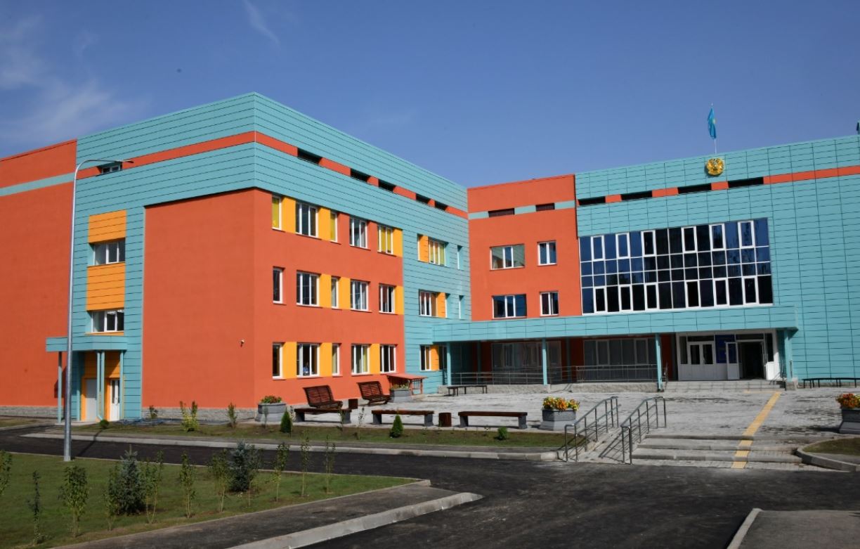 الماتىدا 4 مىڭ ورىندى جاڭا ءبىلىم نىساندارى اشىلدى