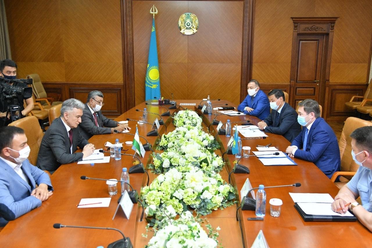 شىمكەنت اكىمى وزبەكستاننىڭ باس كونسۋلىمەن كەزدەستى