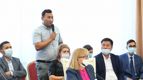 وبلىس اكىمى باق وكىلدەرىمەن كەزدەستى