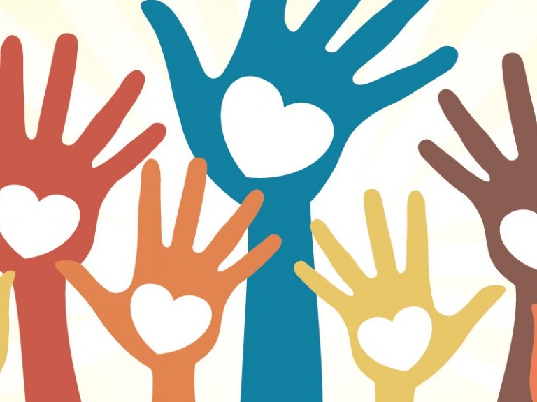 ۆولونتەرلەر پاۆلودار مەكتەپتەرىنە جاردەمدەستى