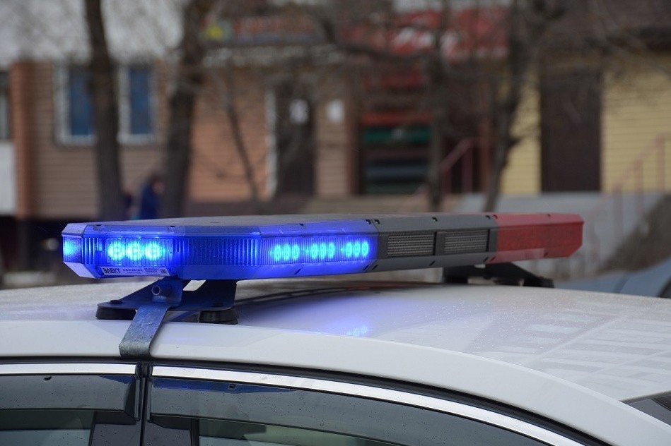 اتىراۋدا قىزمەتكەرلەرىنەن اقشا بوپسالاعان پوليتسيا ۇستالدى