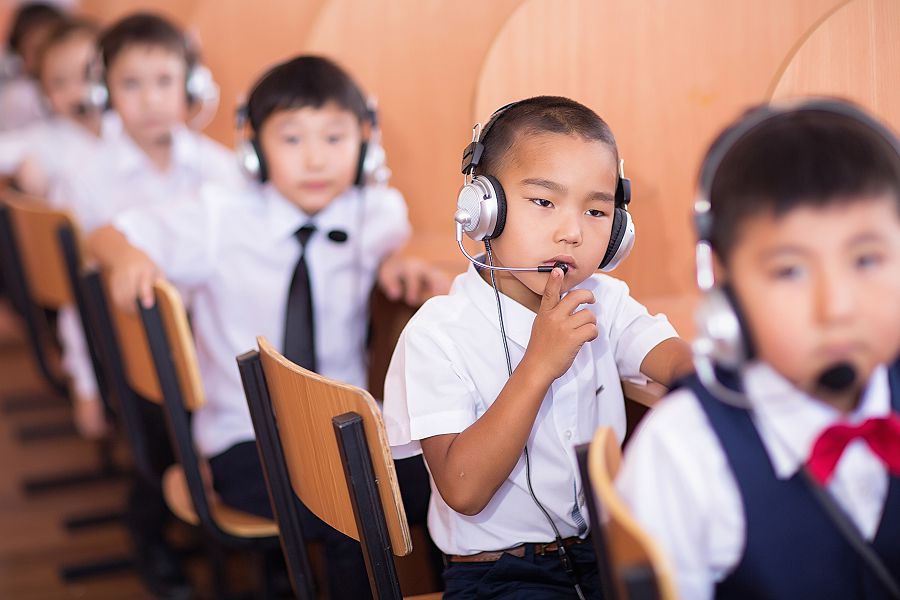 جەكەمەنشىك مەكتەپتەر «كليەنتتەرىن» جوعالتپاۋ ءۇشىن بارىنە دايىن