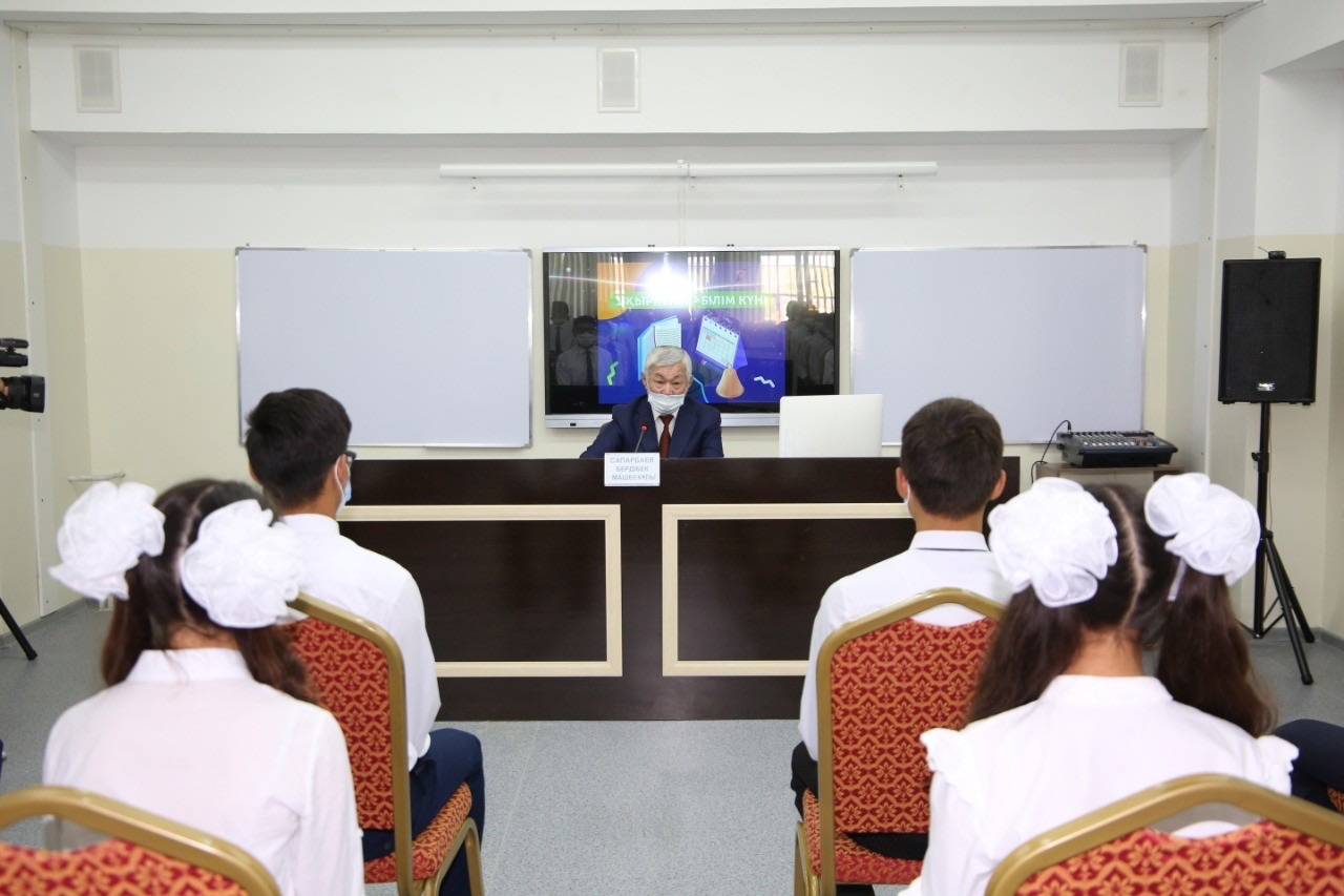 جامبىل وبلىسىنىڭ اكىمى وقۋشىلارعا ساباق وتكىزدى