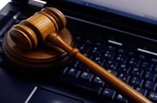 اتىراۋدا شەتەل ازاماتىنان 500 مىڭ تەڭگە بوپسالاعاندار ۇستالدى