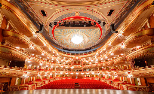 "استانا وپەرا" تەاترى جاڭا ماۋسىمىن اشادى