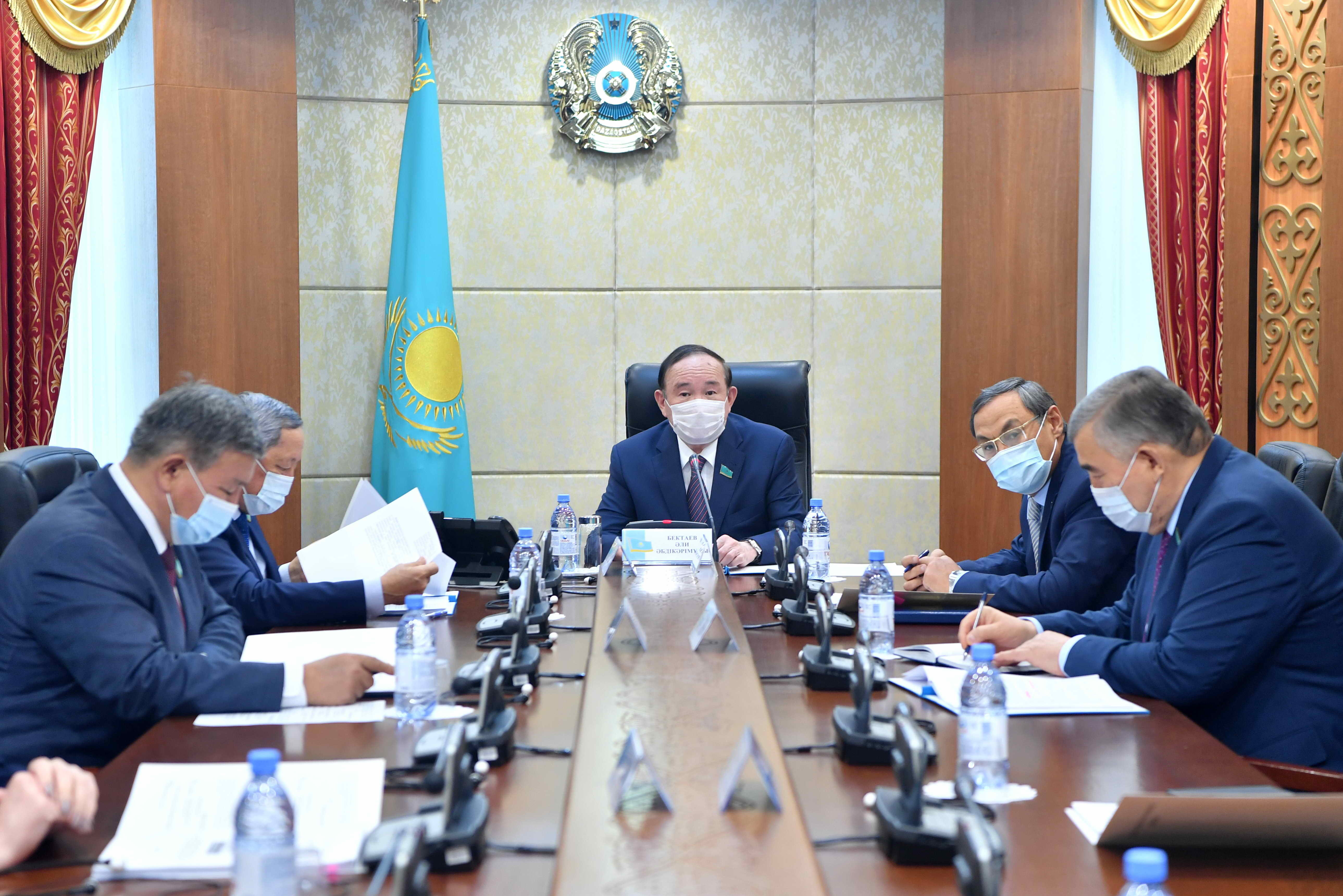 سەناتورلار قورىق جەرلەرىن قايتارۋ جونىندەگى زاڭ جوباسىن پىسىقتادى