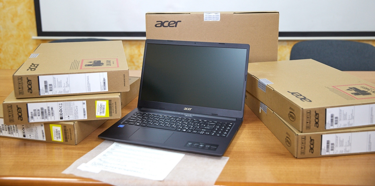 الماتىدا 50 مىڭنان استام وقۋشى مەن مۇعالىمگە كومپيۋتەرلىك تەحنيكا بەرىلدى