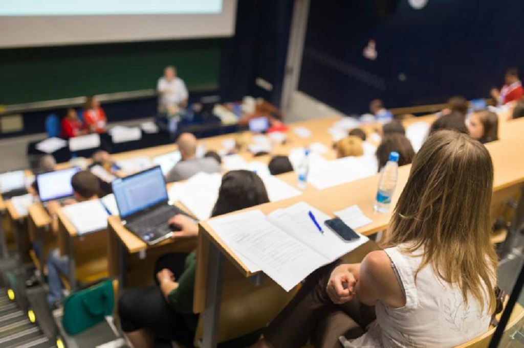 ليتسەنزيالارىن قايتارىپ الدى