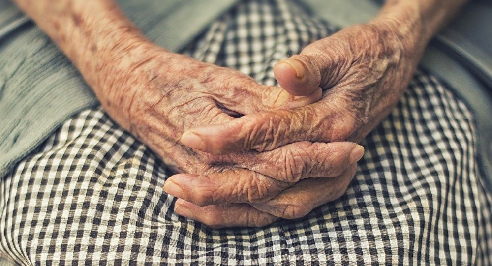 پەتروپاۆلدا تەرەزەدەن قۇلاي جازداعان كەيۋانا قۇتقارىلدى