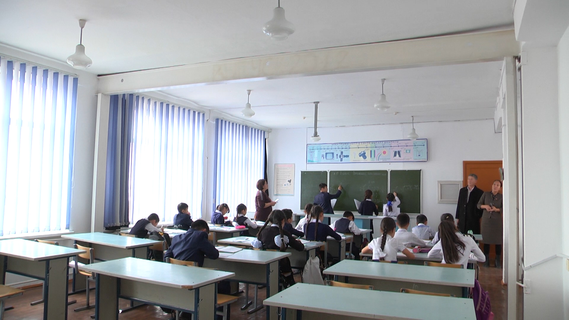 بايزاق اۋدانىندا «اقىلدى مەكتەپتەر» كوبەيەدى