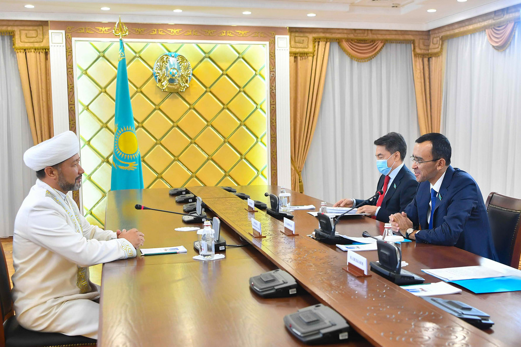 سەنات توراعاسى قازاقستاننىڭ باس مۇفتيىمەن كەزدەستى